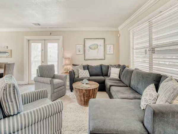 Anna Maria Island Luxurious Tropical Retreat with private Pool & Game Room